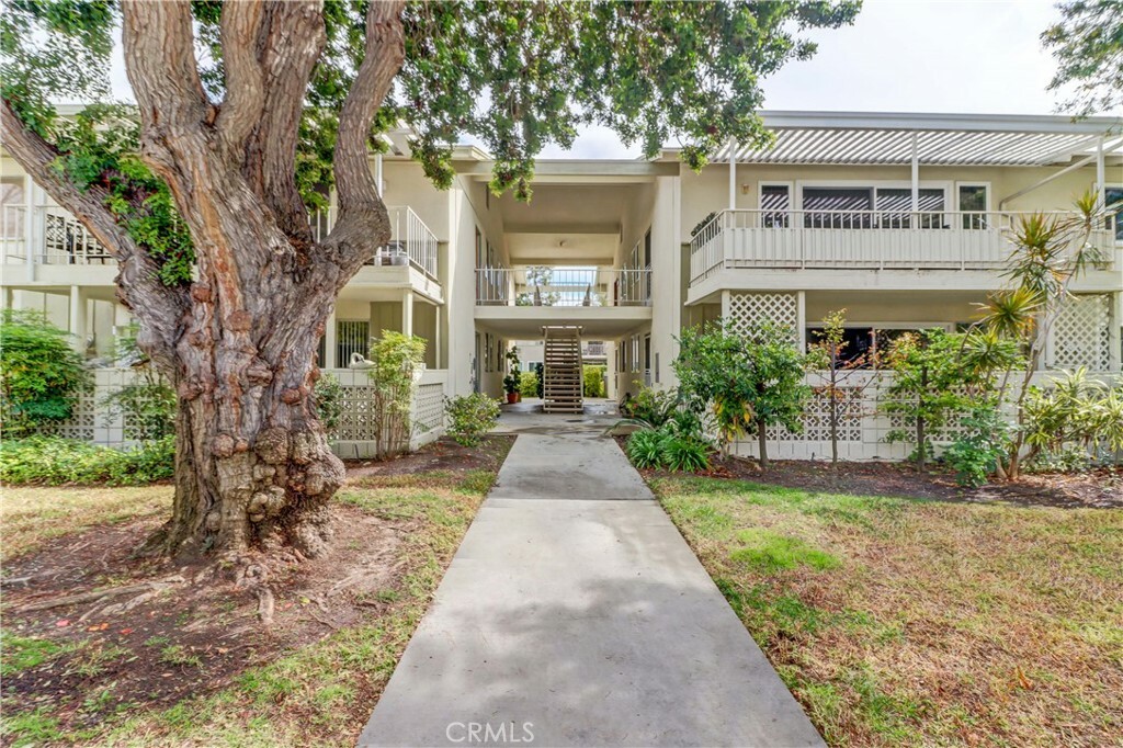 Property Photo: 35 Calle Aragon B CA 92637