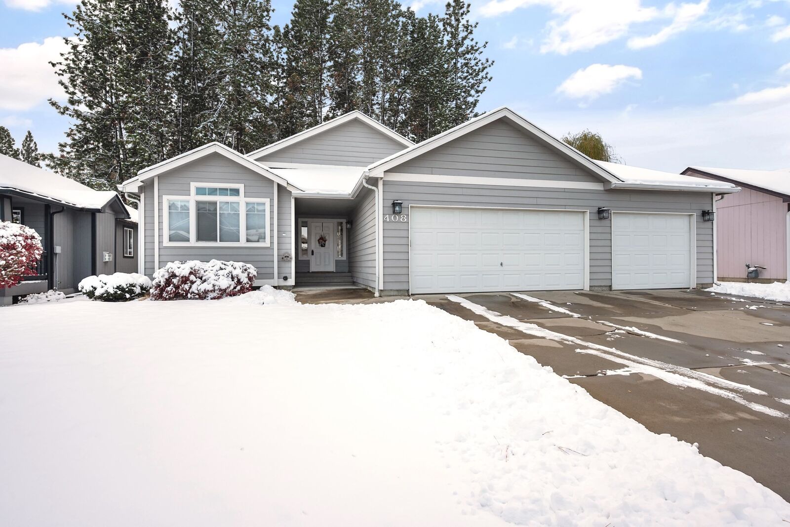 Property Photo: 408 E Blackhawk Dr WA 99208