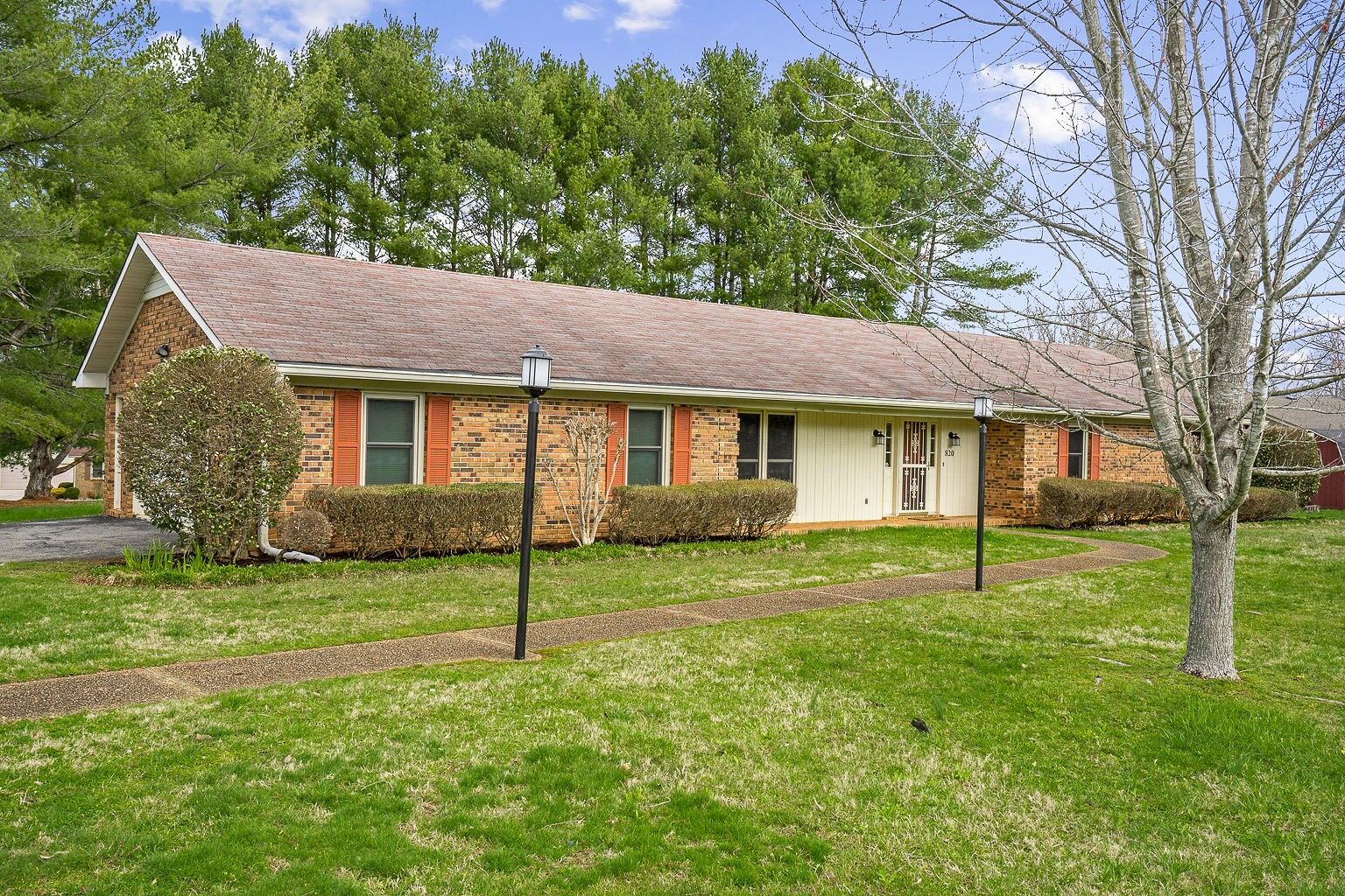 Property Photo:  820 Apache Trl  TN 37110 