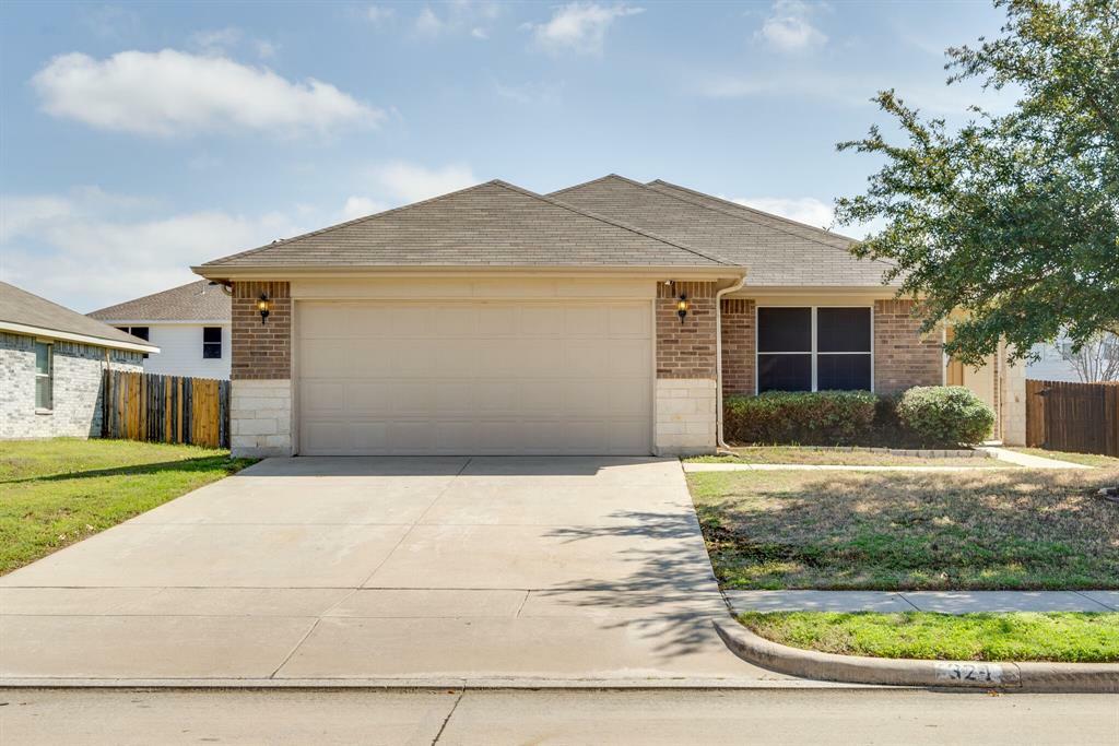 Property Photo: 324 Saddlebrook Drive TX 76249