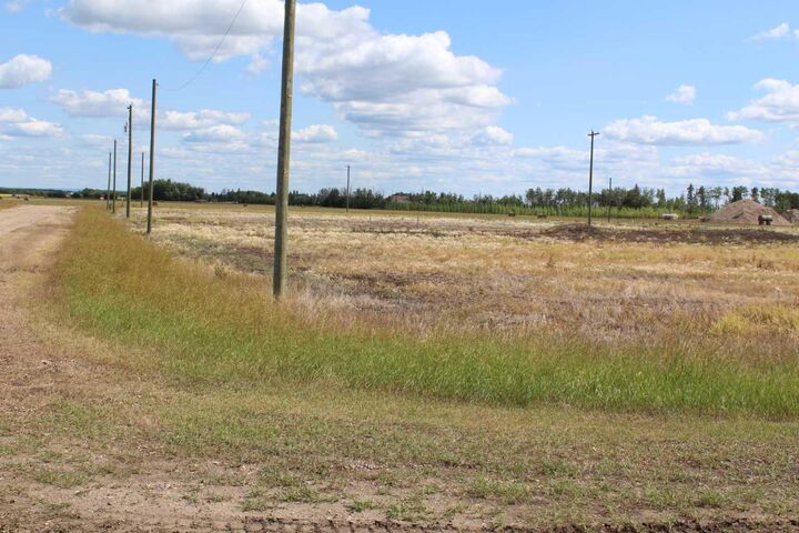 Property Photo: 903 Main Street AB T0H 2M0