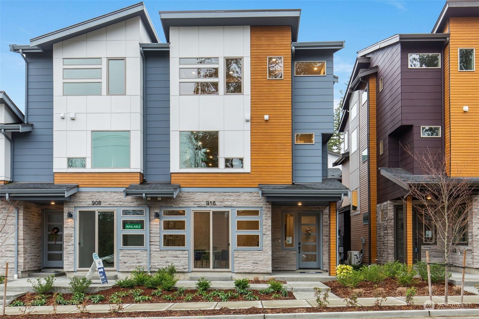 Property Photo:  962 Dove Tail Lane NW 3  WA 98110 