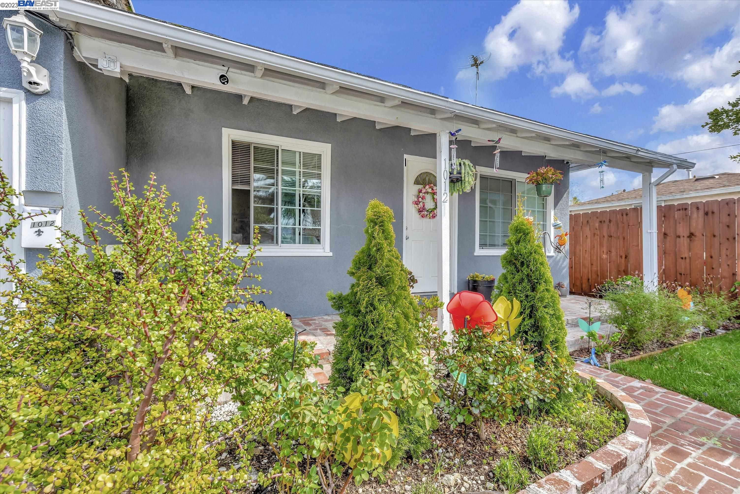 Property Photo:  1012 10th Ave  CA 94063 
