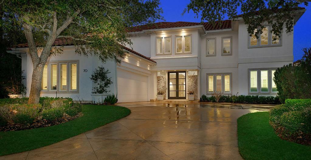 Property Photo: 70 Kingscote Way TX 77382