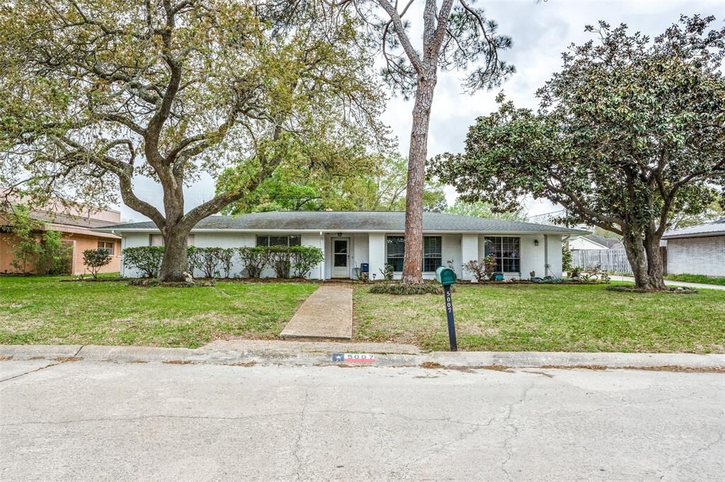 Property Photo: 5007 Tamarach Drive TX 77521