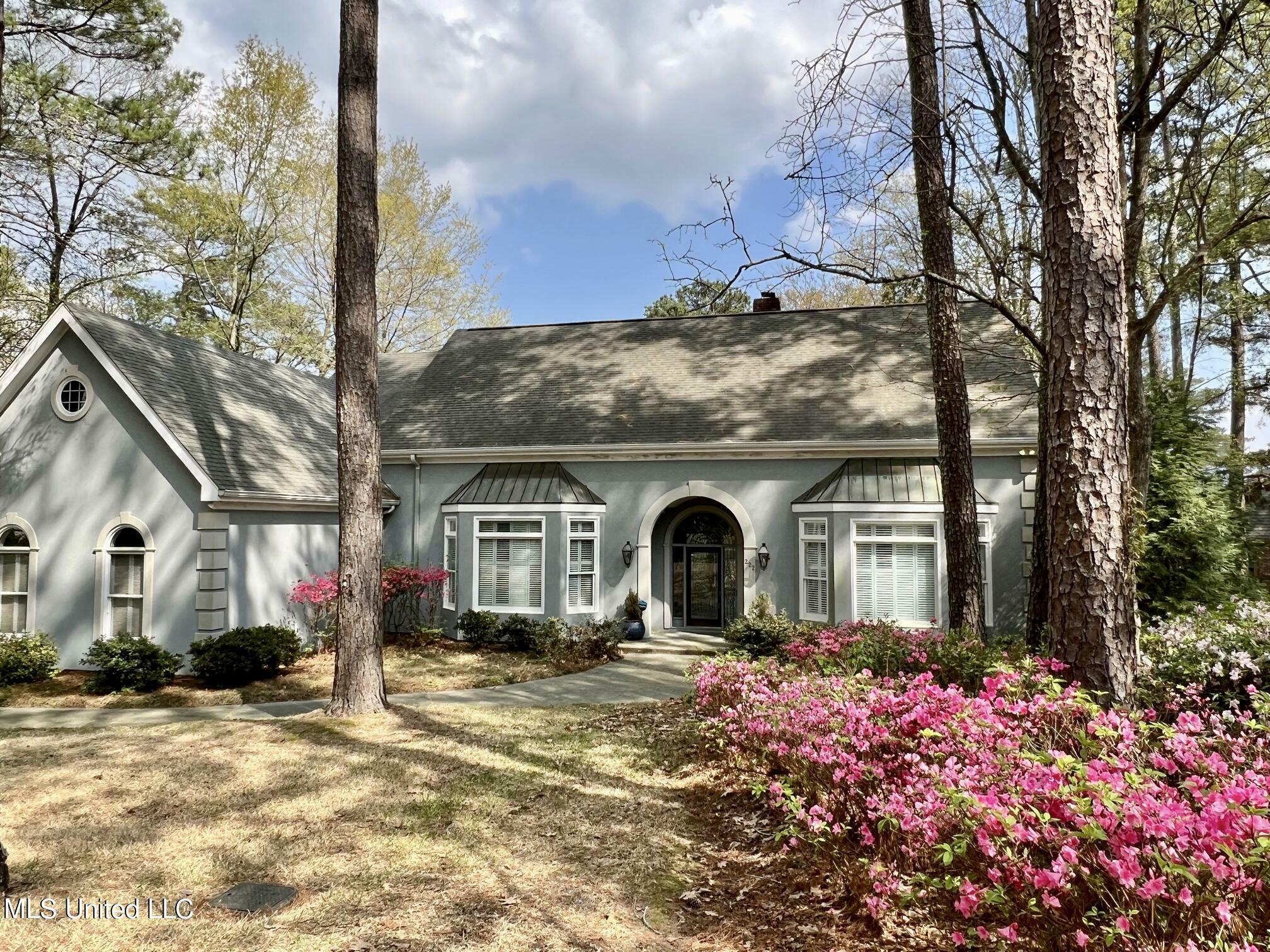 Property Photo: 222 Highland Place Drive MS 39211