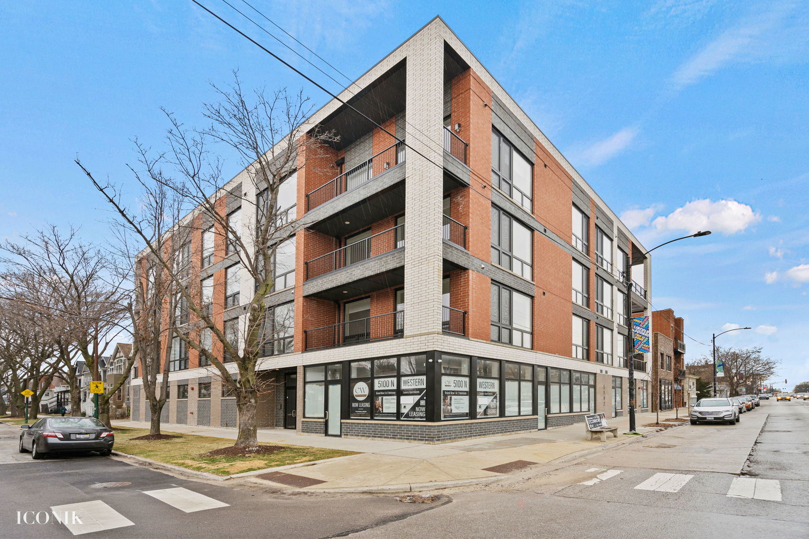 Property Photo: 2402 W Carmen Avenue 402 IL 60625