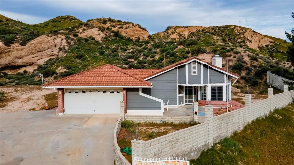 Property Photo:  29576 Poppy Meadow Street  CA 91387 