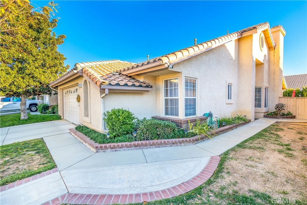 Property Photo: 6046 Warwick Hills Way CA 92220