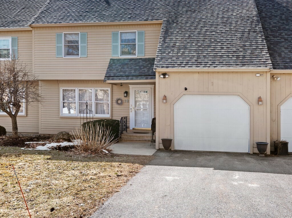 Property Photo:  18 Waterford Dr 71  MA 01602 