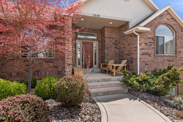 Property Photo: 1519 E 4750 S UT 84403