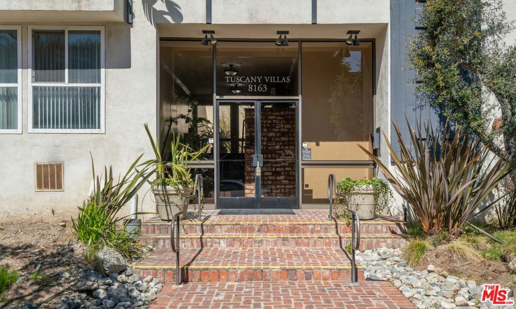 Property Photo: 8163 Redlands Street 14 CA 90293