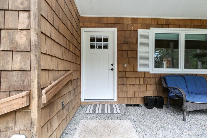 Property Photo:  1656 Fern Place  WA 98277 