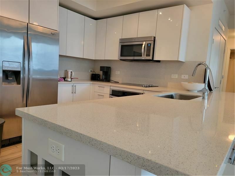 999 SW 1st Ave 1914  Miami FL 33130 photo