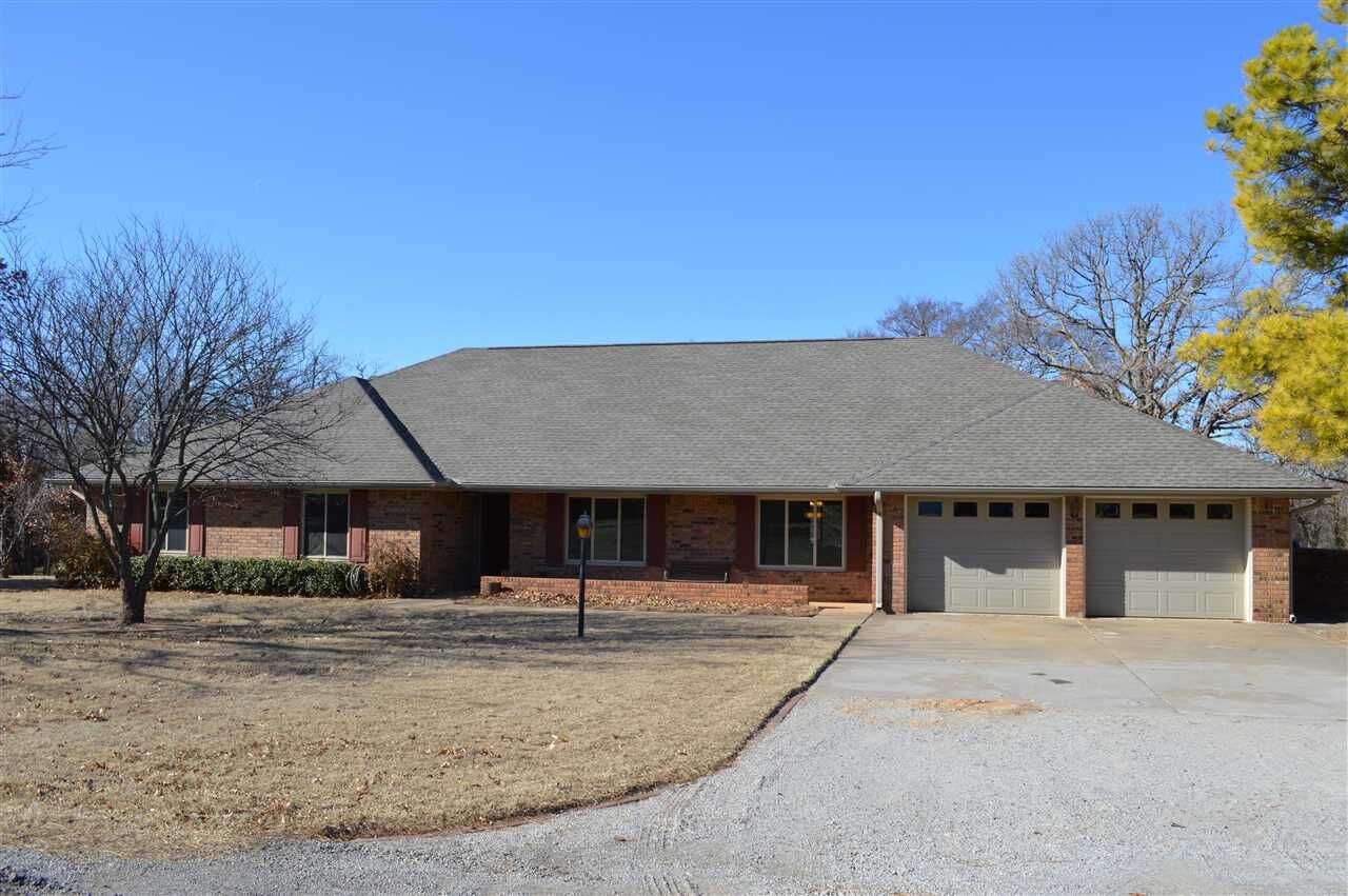 Property Photo: 2106 N Warren Drive OK 74075
