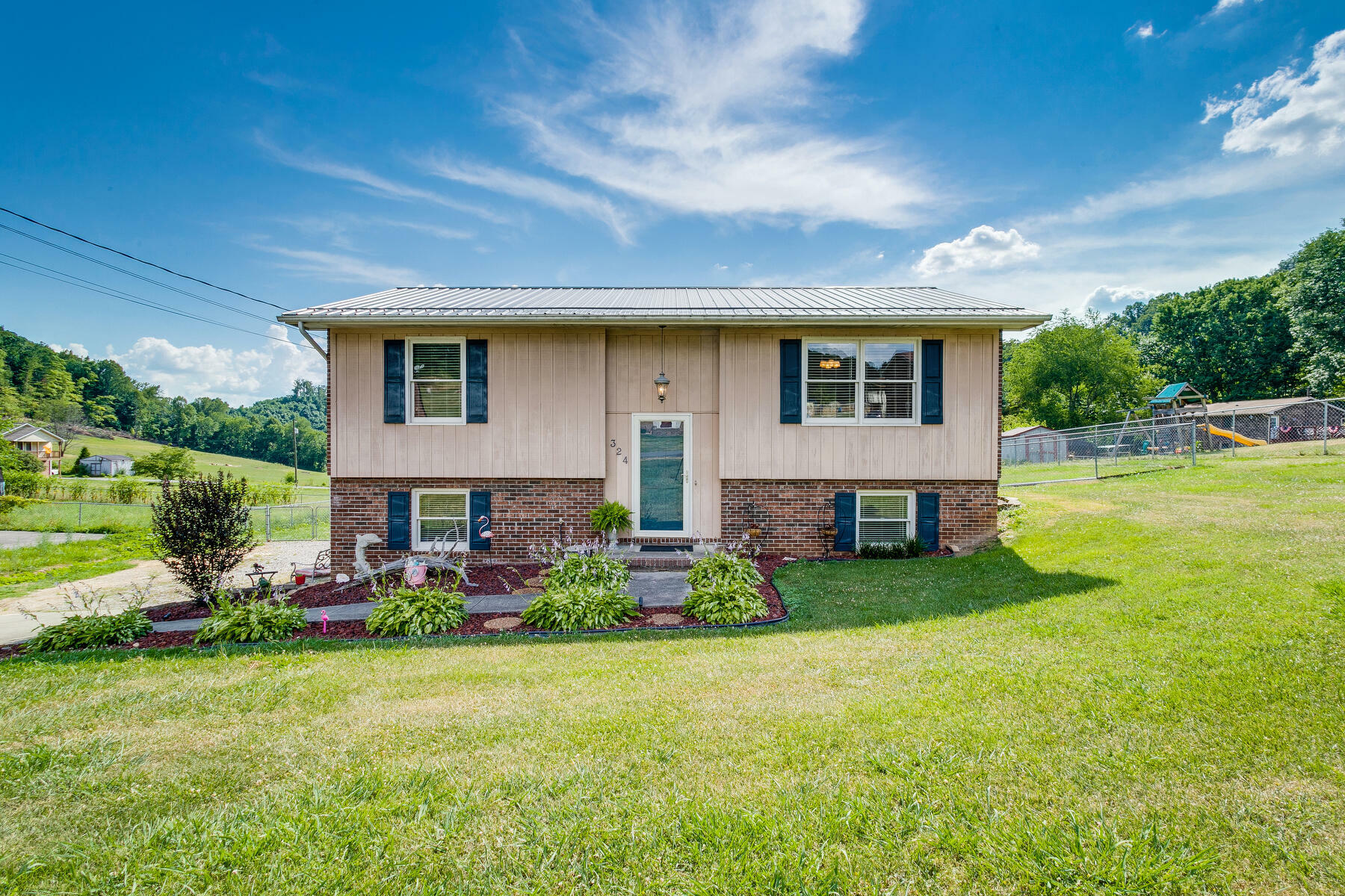 Property Photo:  324 Mockingbird Place  TN 37617 