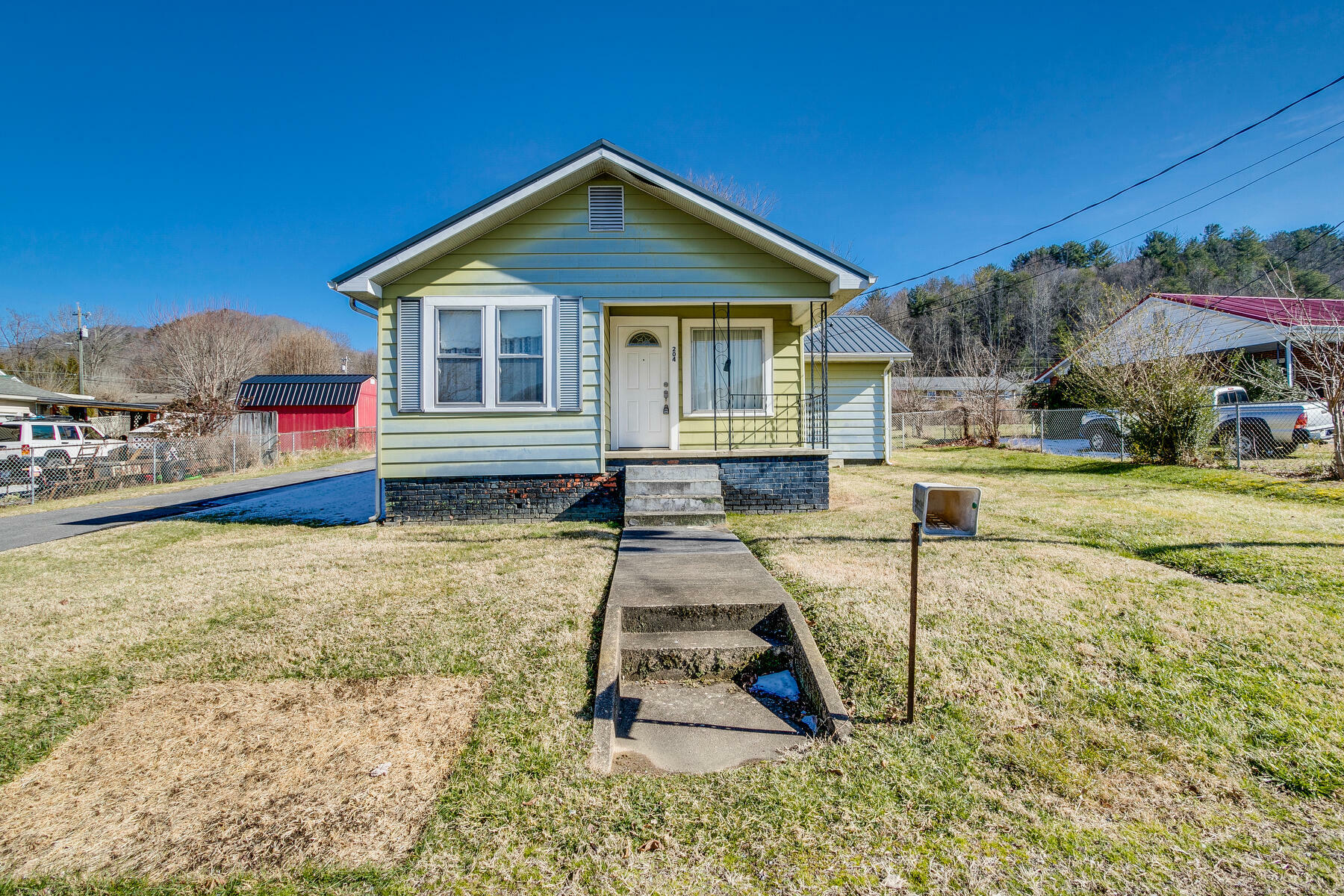 Property Photo:  204 Smith Street  TN 37650 