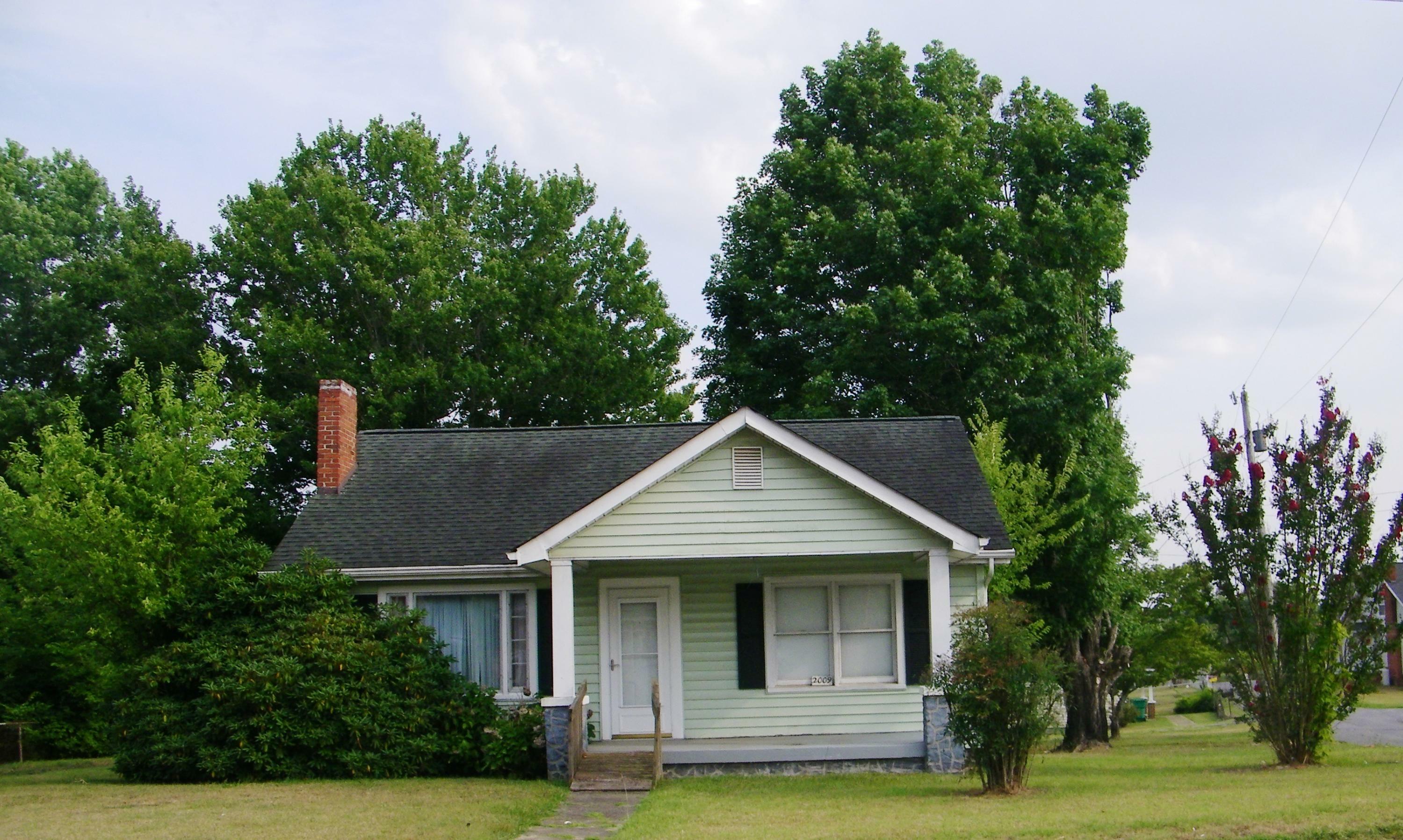 Property Photo:  2009 Bloomingdale Road  TN 37660 