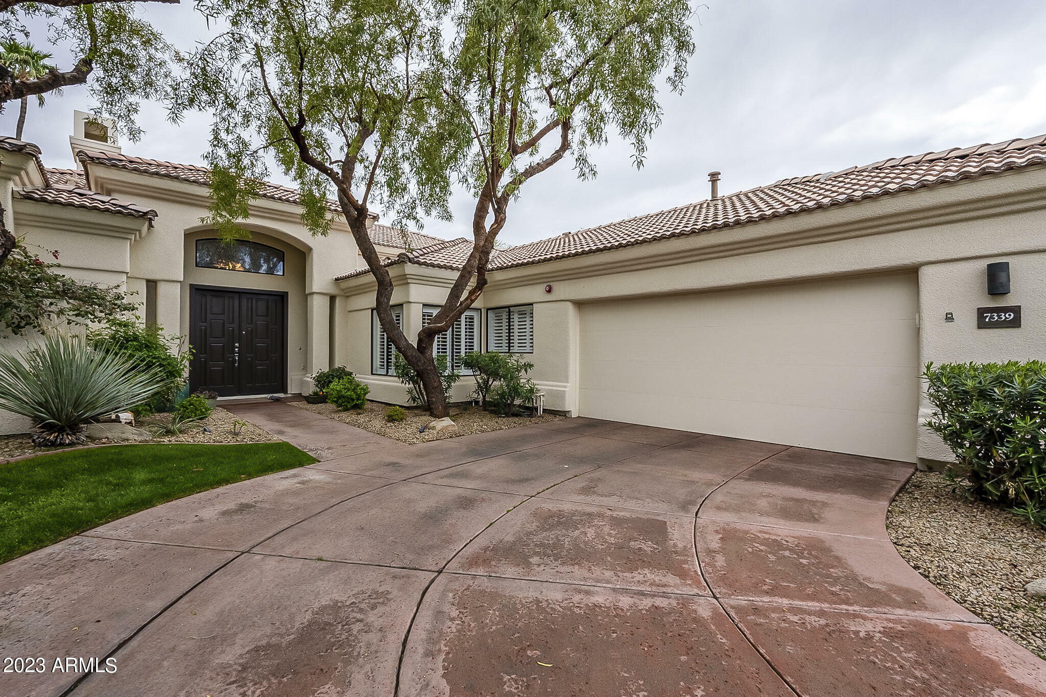Property Photo: 7339 E Turquoise Avenue AZ 85258