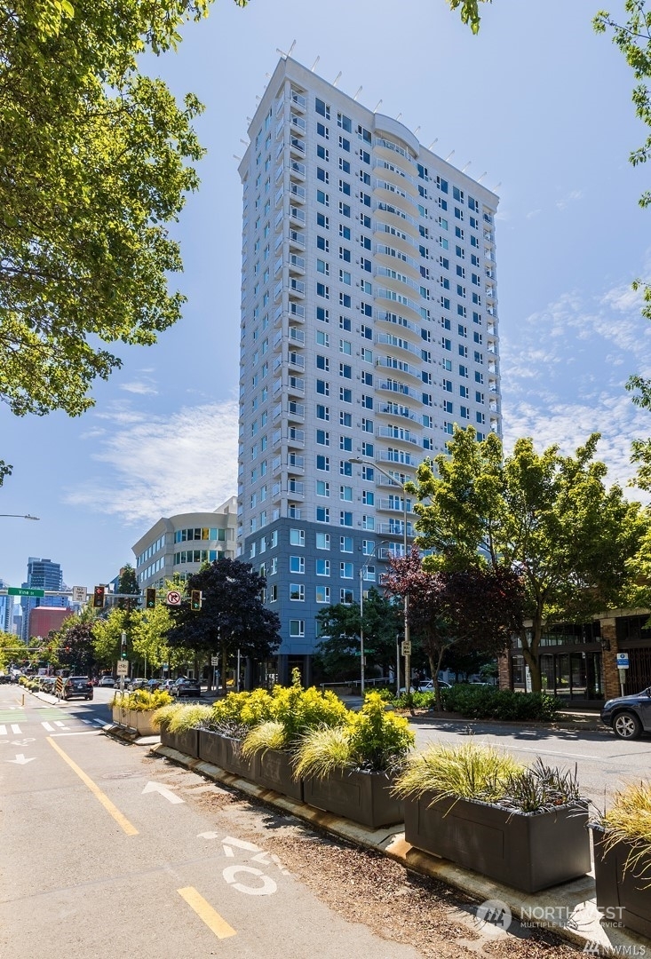 Property Photo:  121 Vine Street 1402  WA 98121 