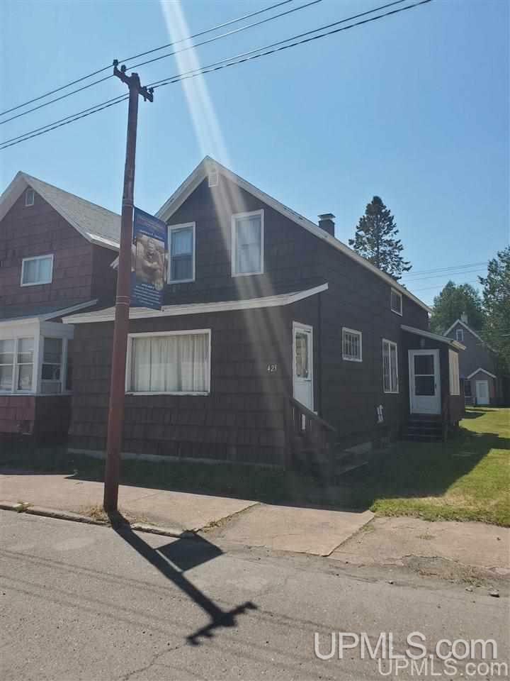 Property Photo:  423 Sixth St  MI 49913 