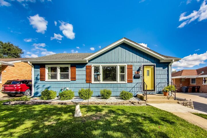137 N Summit Avenue  Villa Park IL 60181 photo