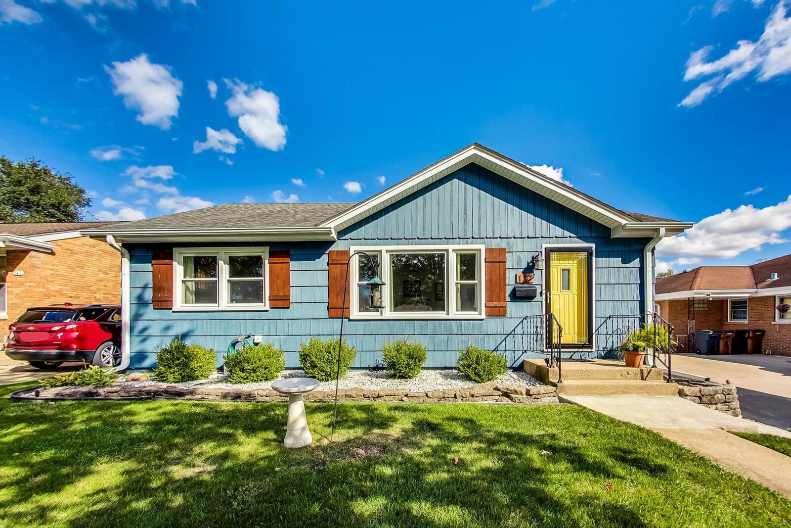 Property Photo: 137 N Summit Avenue IL 60181