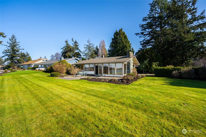 Property Photo:  2620 Oakes Avenue  WA 98221 