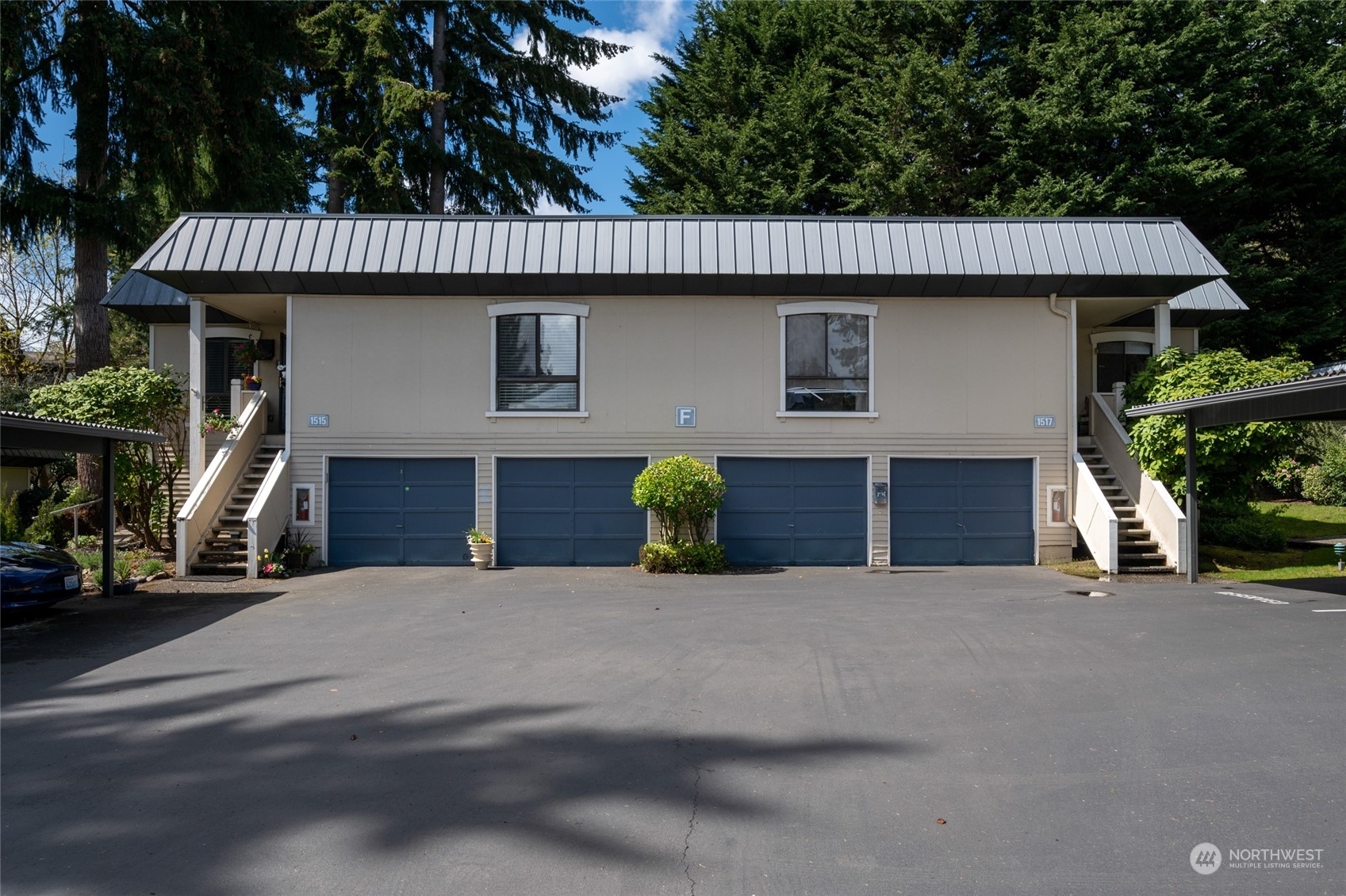 Property Photo:  1515 102nd Place NE F1  WA 98004 