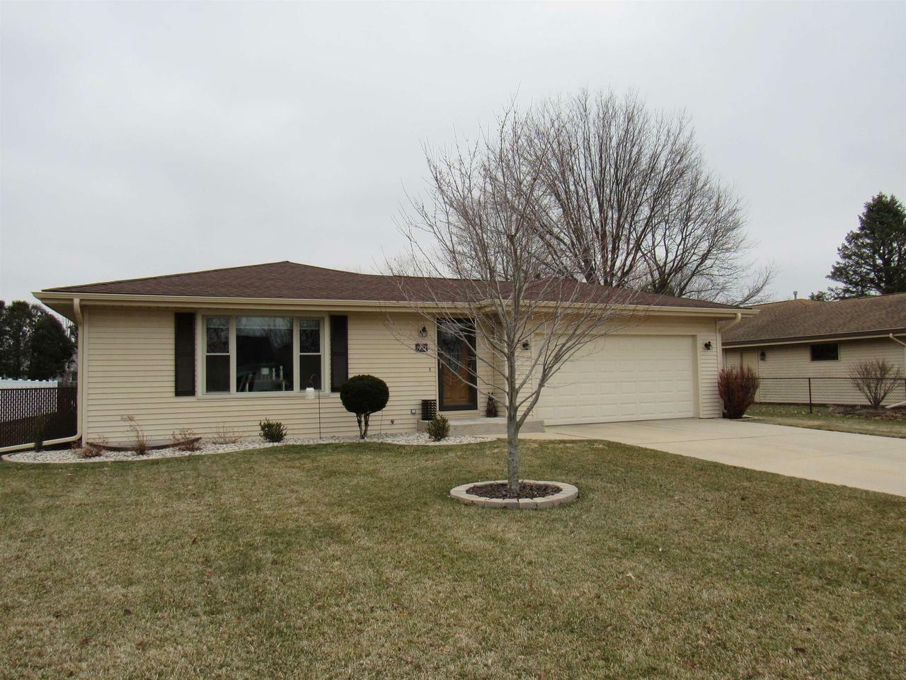 Property Photo:  1902 Meadowlark Dr  WI 53546 