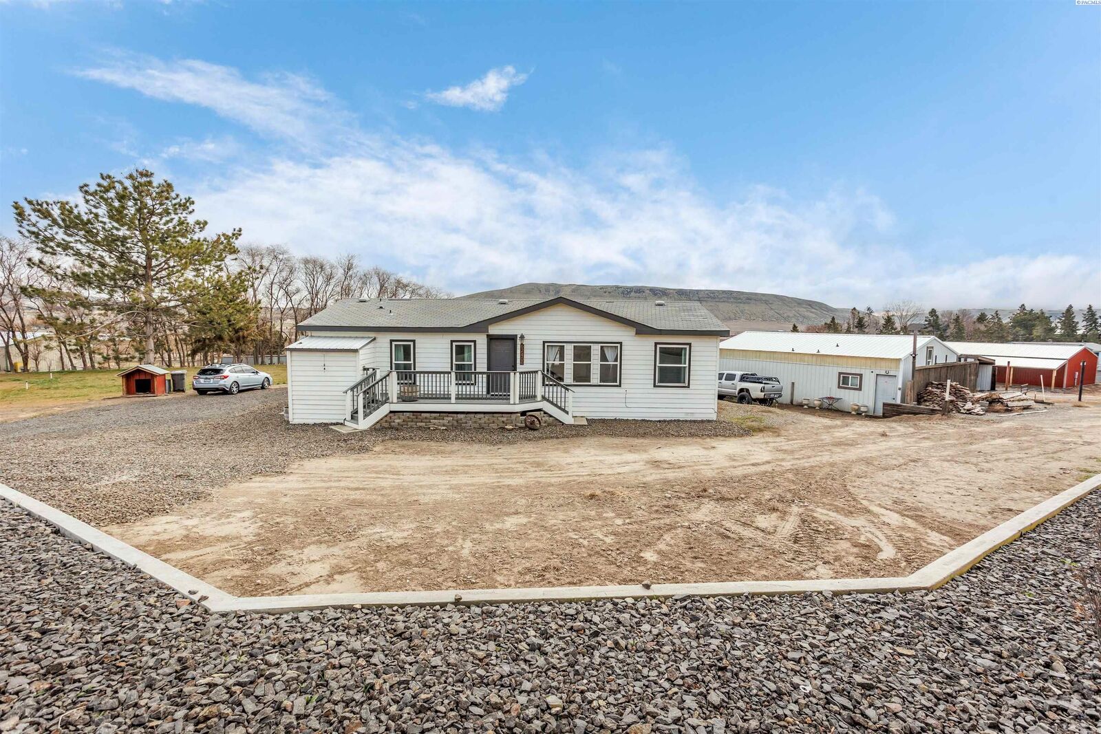 Property Photo:  62404 E 99 Prse  WA 99320 