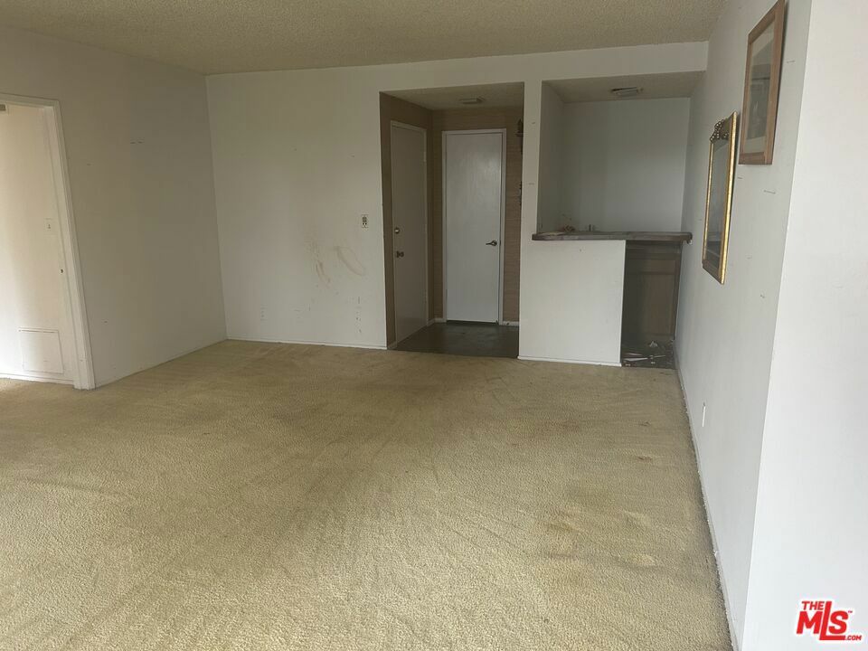 Property Photo: 6721 Springpark Avenue 3A CA 90056