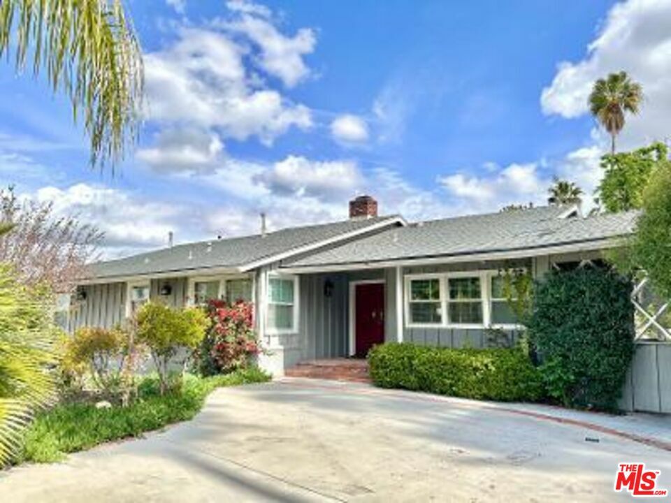 Property Photo:  4622   White Oak Pl  CA 91316 