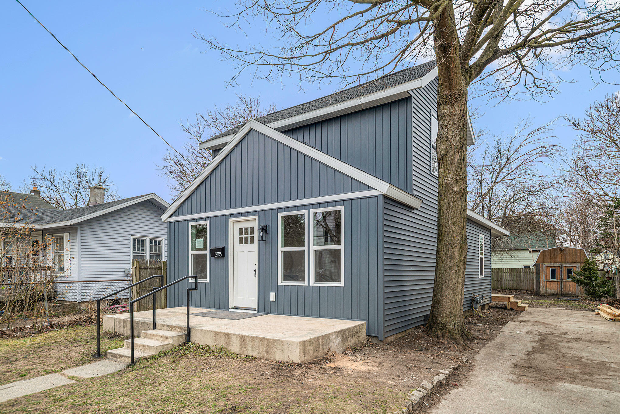 Property Photo:  2115 De Hoop Avenue  MI 49509 