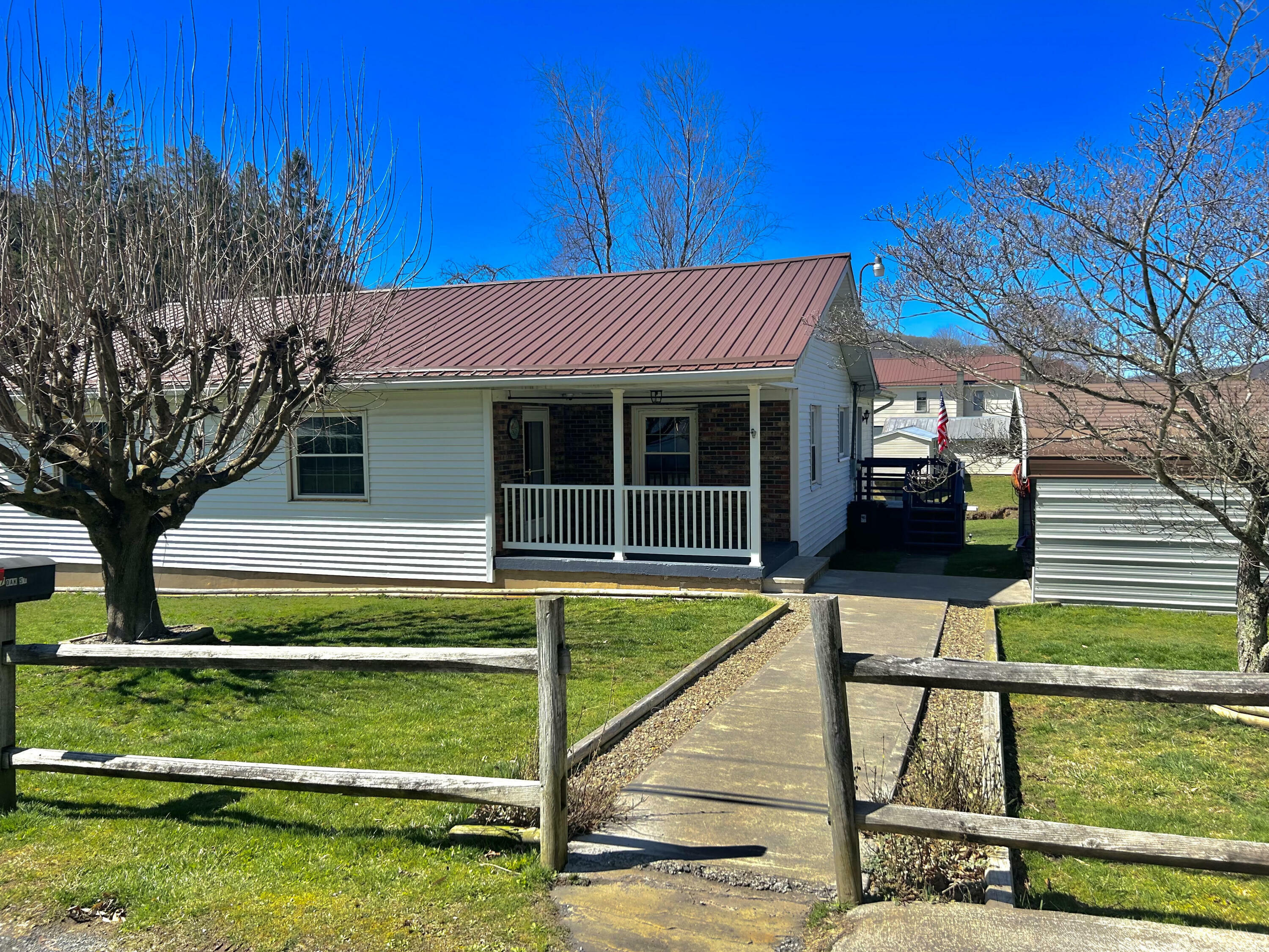 Property Photo:  167 Oak St  WV 25962 