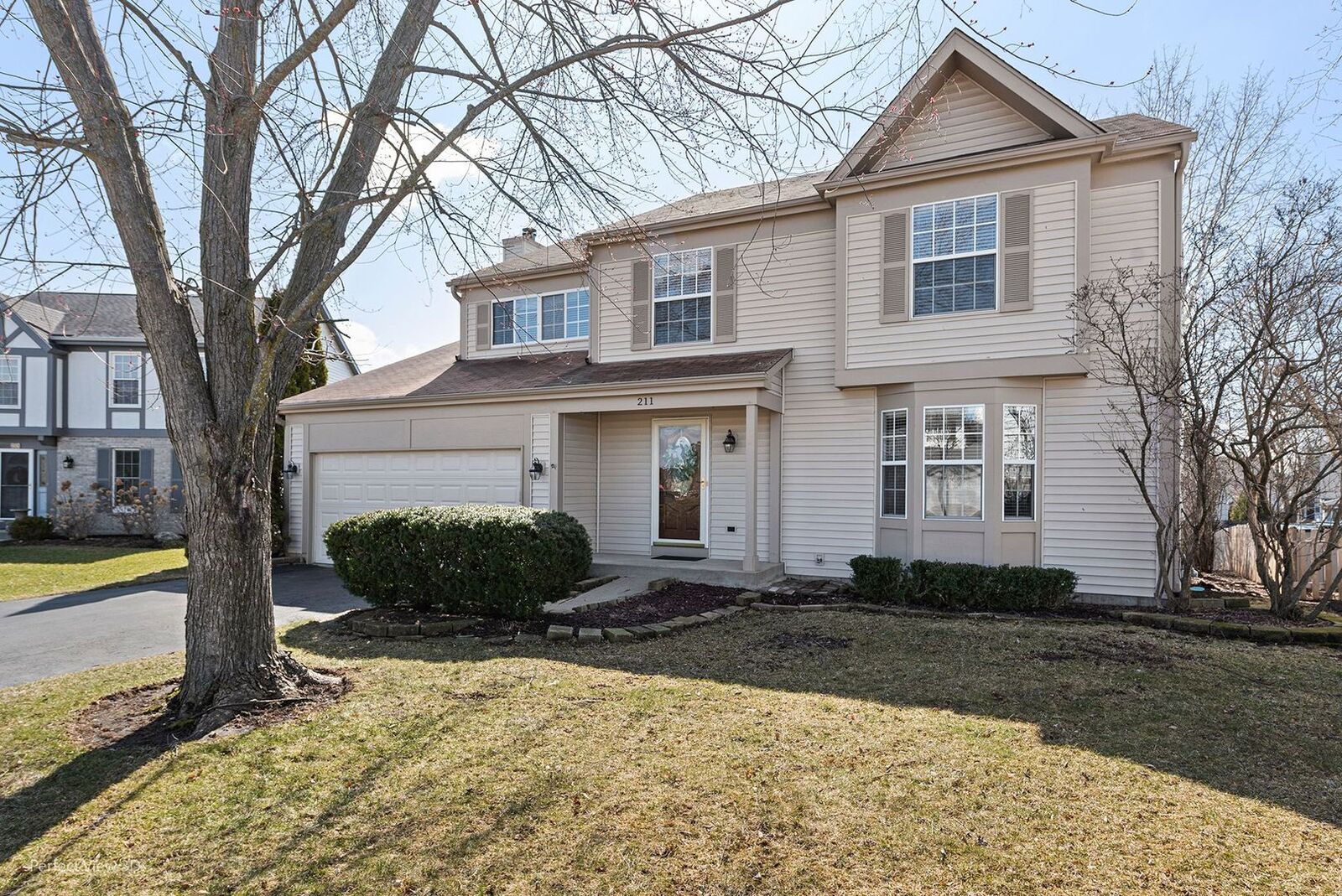 Property Photo:  211 Springbrook Court  IL 60060 