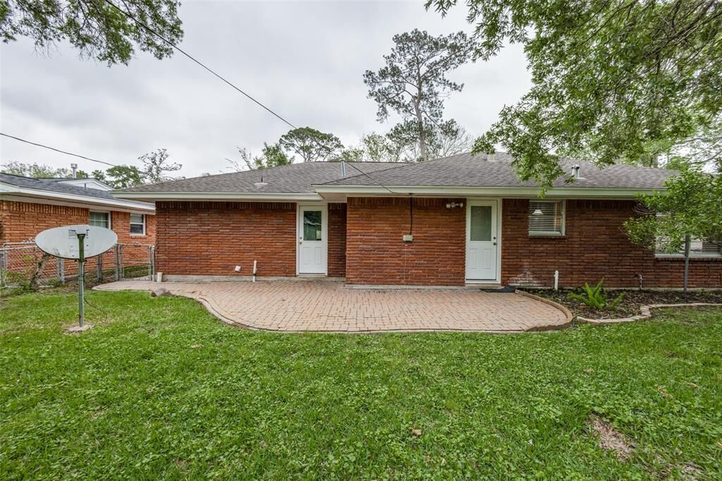 Property Photo: 2810 Belmont Street TX 77539