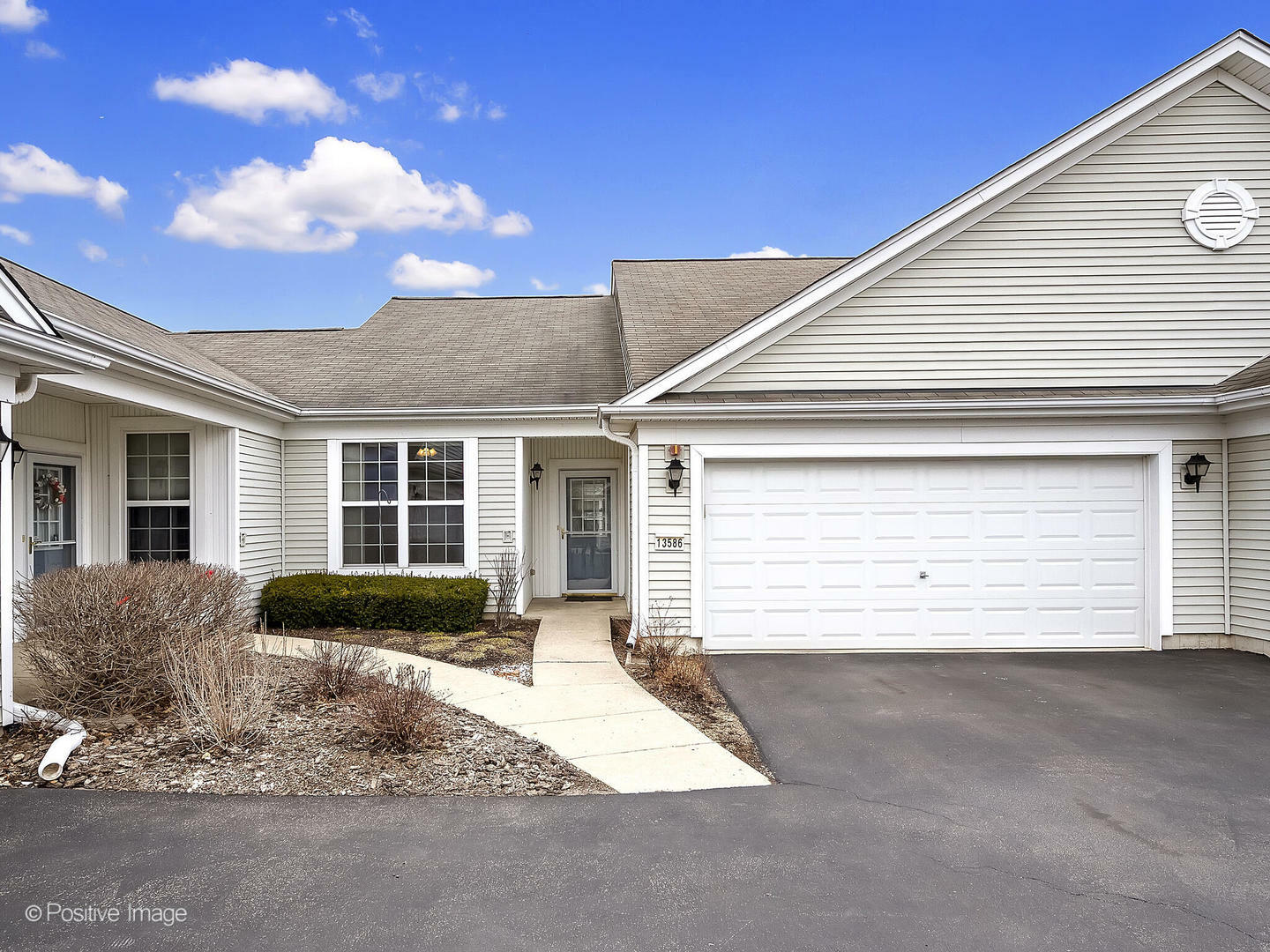 Property Photo:  13586 Yellow Pine Drive  IL 60142 