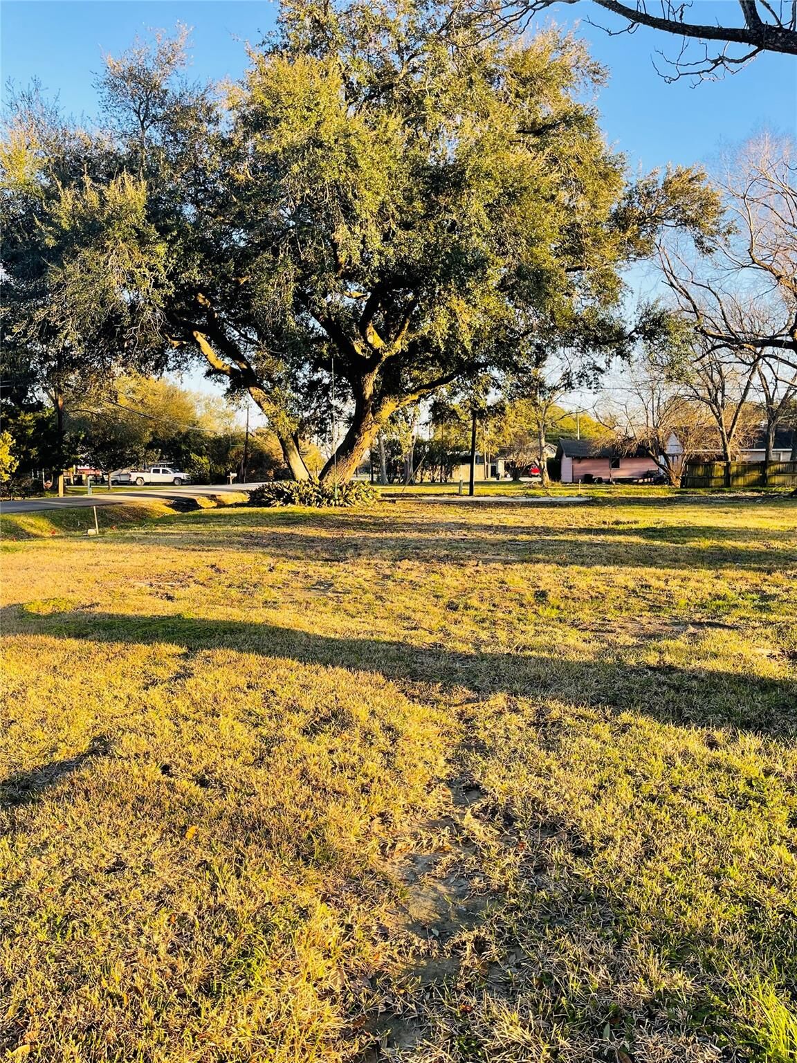 Property Photo: 104 Sycamore Street TX 77651