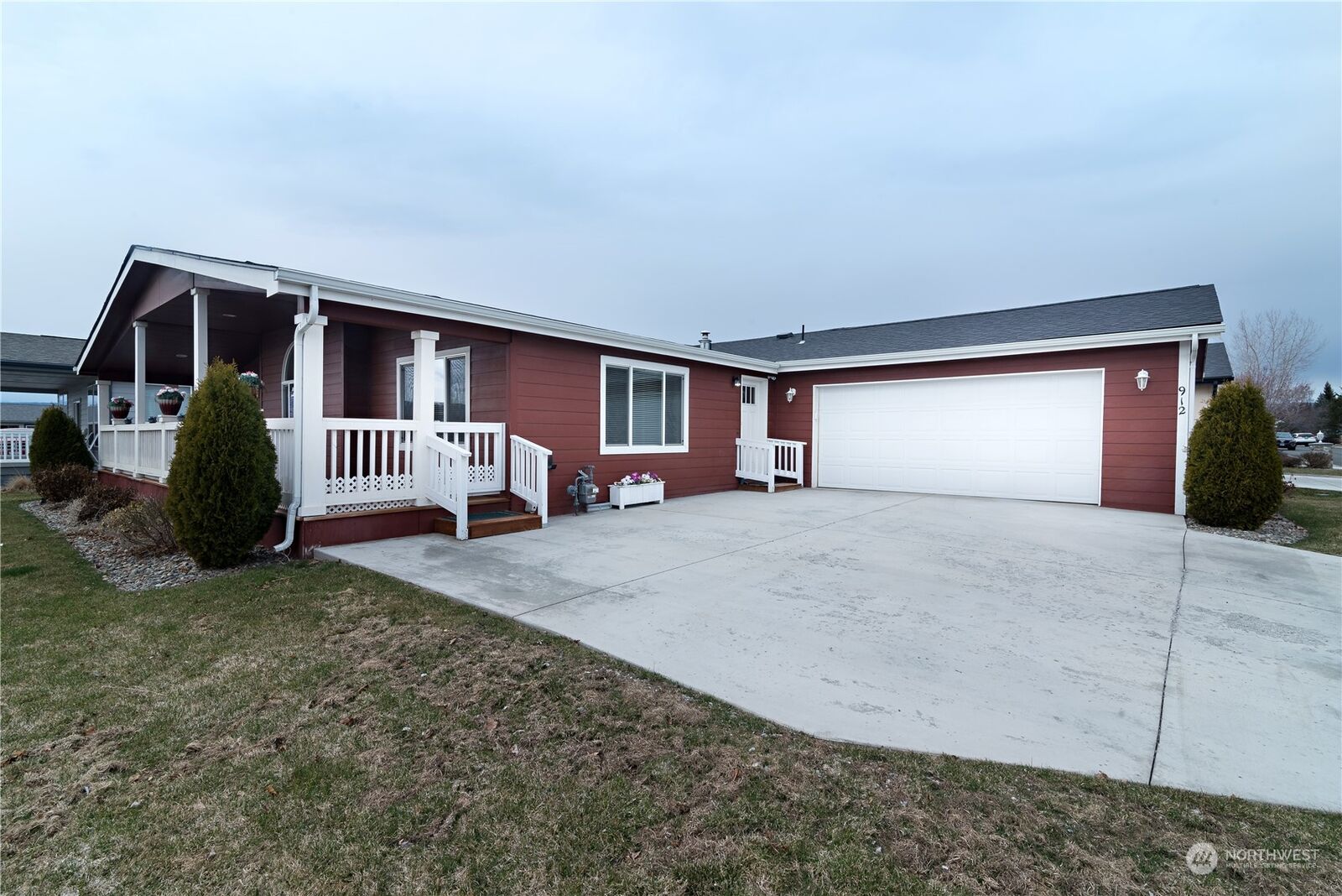 Property Photo:  1101 E Umptanum Road 912  WA 98926 