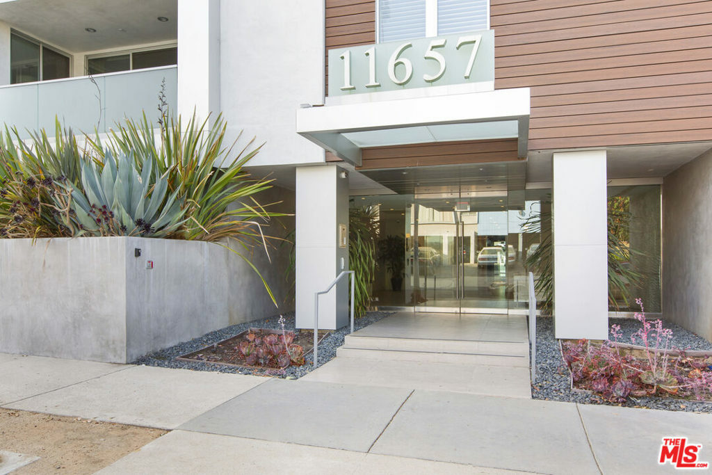 Property Photo:  11657 Chenault Street 202  CA 90049 