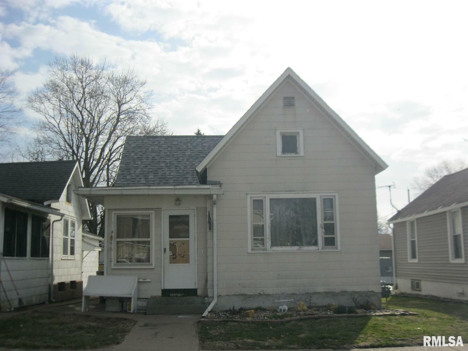 Property Photo:  201 Fayette Street  IA 52732 