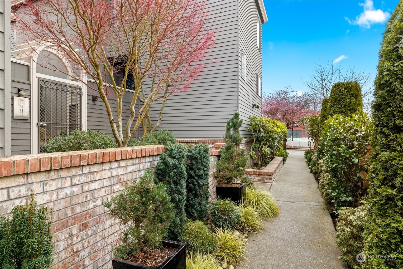 Property Photo: 610 Daley Street B WA 98020