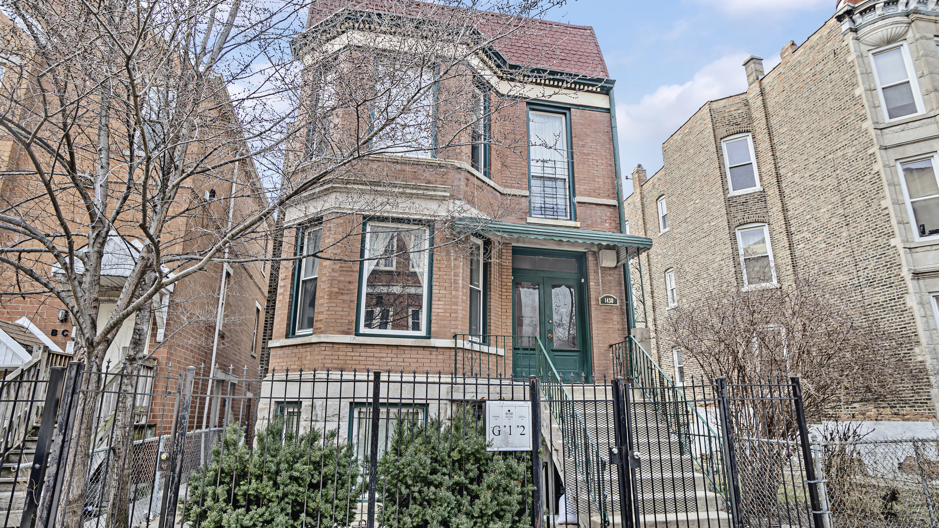 Property Photo: 1430 N Talman Avenue 1 IL 60622