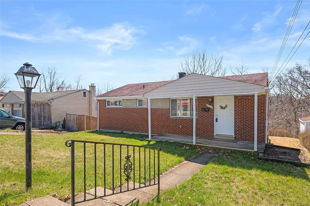 Property Photo: 253 Lansdowne Dr PA 15147