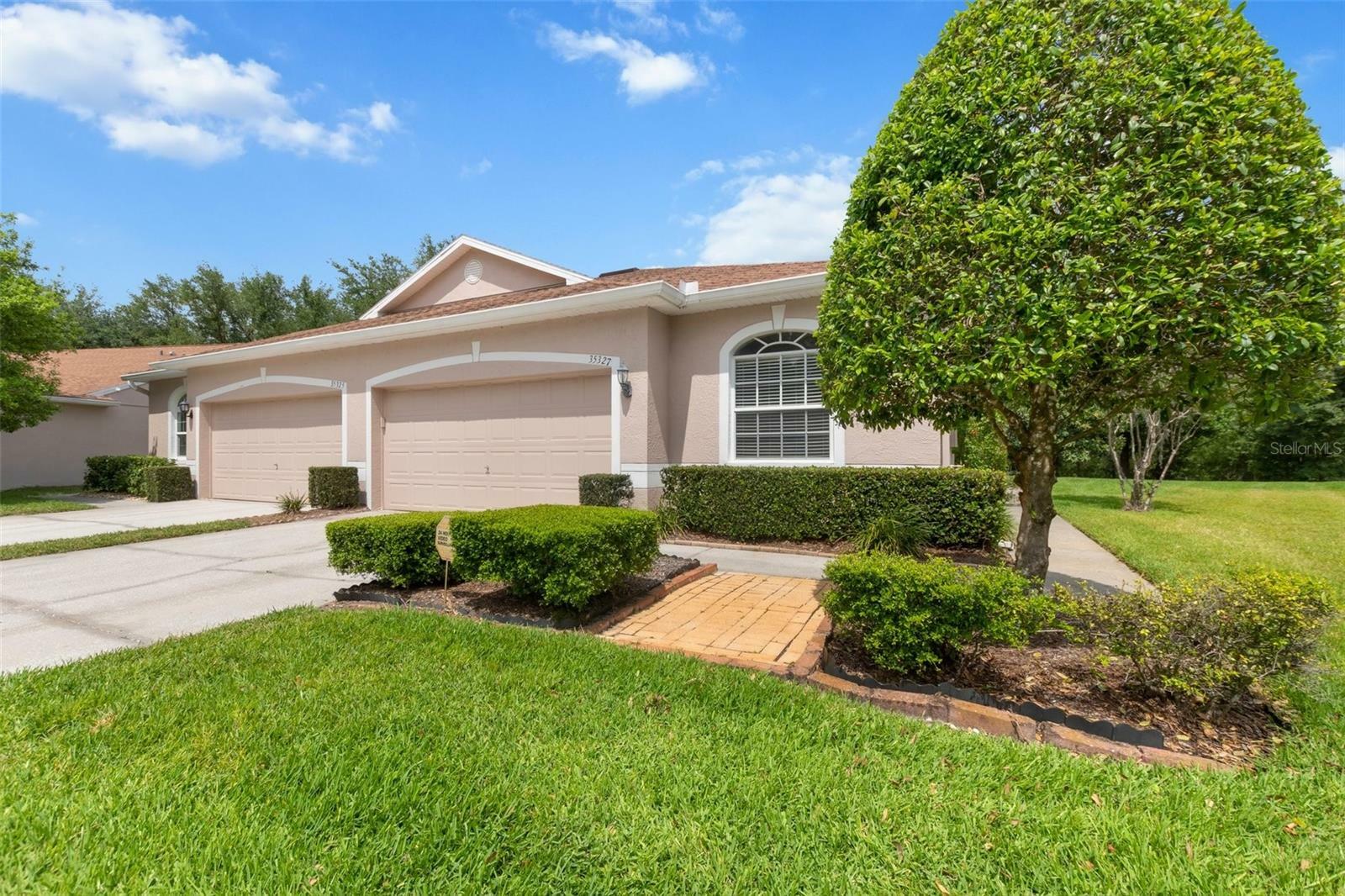 Property Photo:  35327 Whispering Pines Drive  FL 33541 