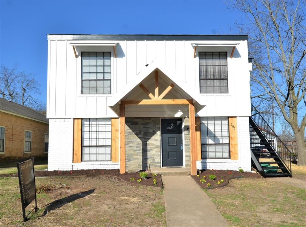Property Photo: 205 N 5th Street TX 76065