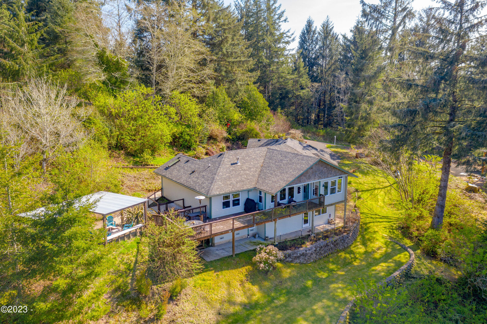 Property Photo: 291 SE Back Bay Drive OR 97365