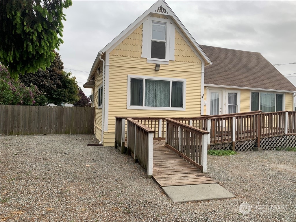 Property Photo:  118 E Orange Avenue  WA 98233 