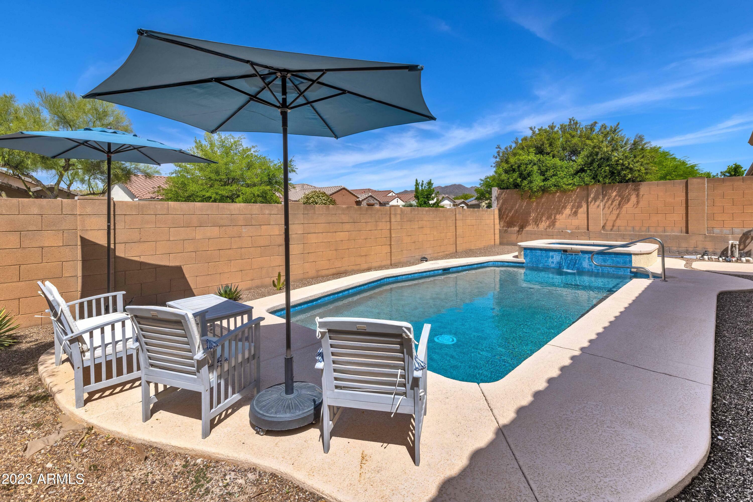 Property Photo:  1136 W Montelupo Drive  AZ 85755 